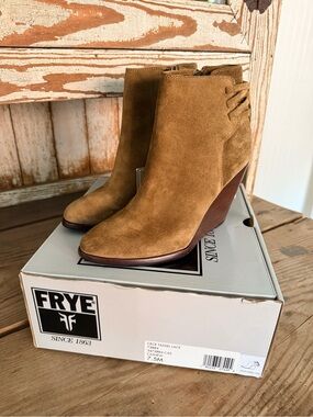 Frye Cece Tassel Suede Wedge Ankle Boots in Cognac Size 7.5